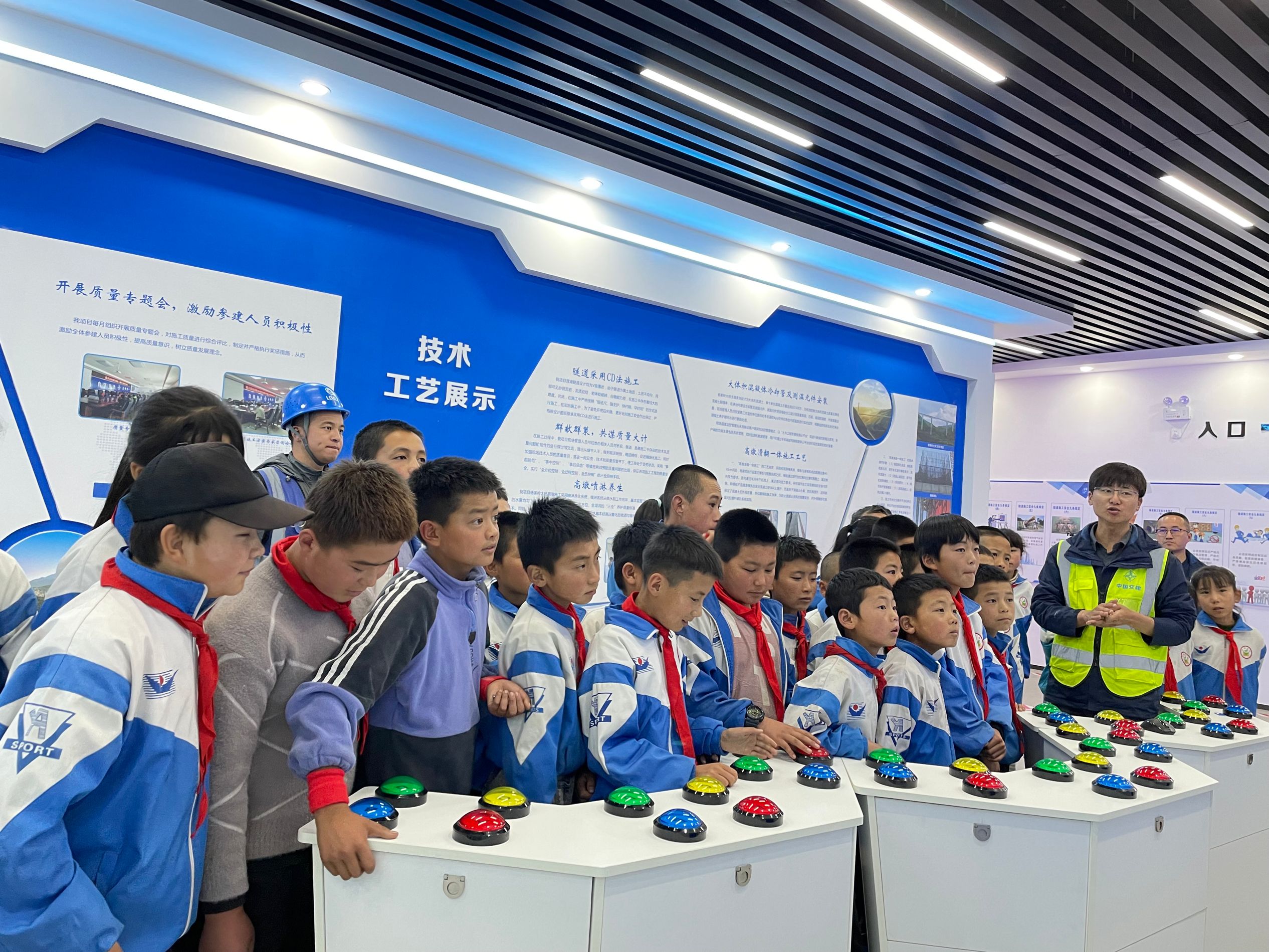 校企聯(lián)動(dòng)-安全知識(shí)競(jìng)答.png 校企聯(lián)動(dòng)-安全知識(shí)競(jìng)答.png