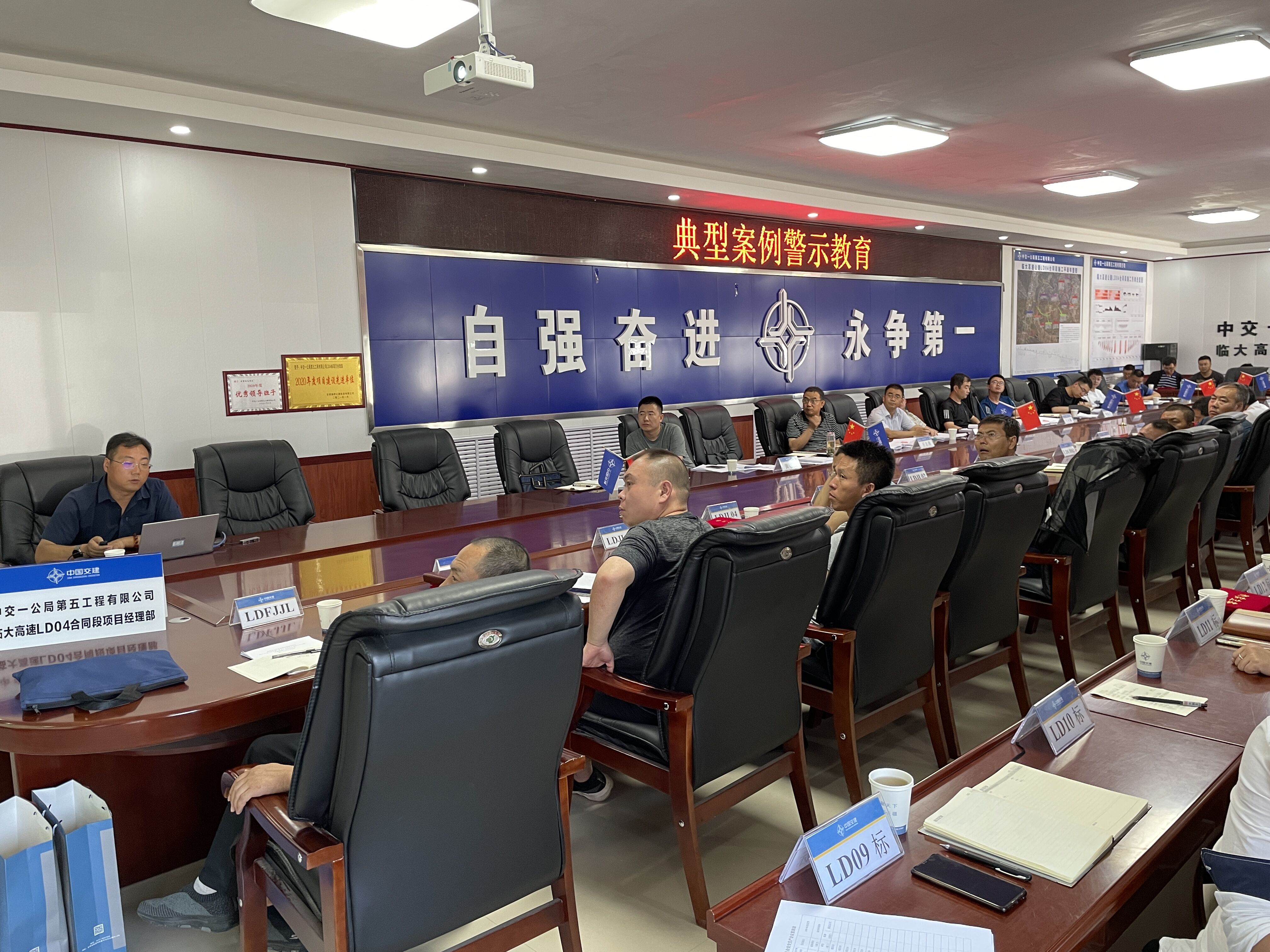 擬選照片.jpg 擬選照片.jpg