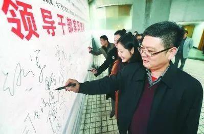 保時捷女車主一巴掌，童所長被免職，被“坑”的丈夫冤不冤？
